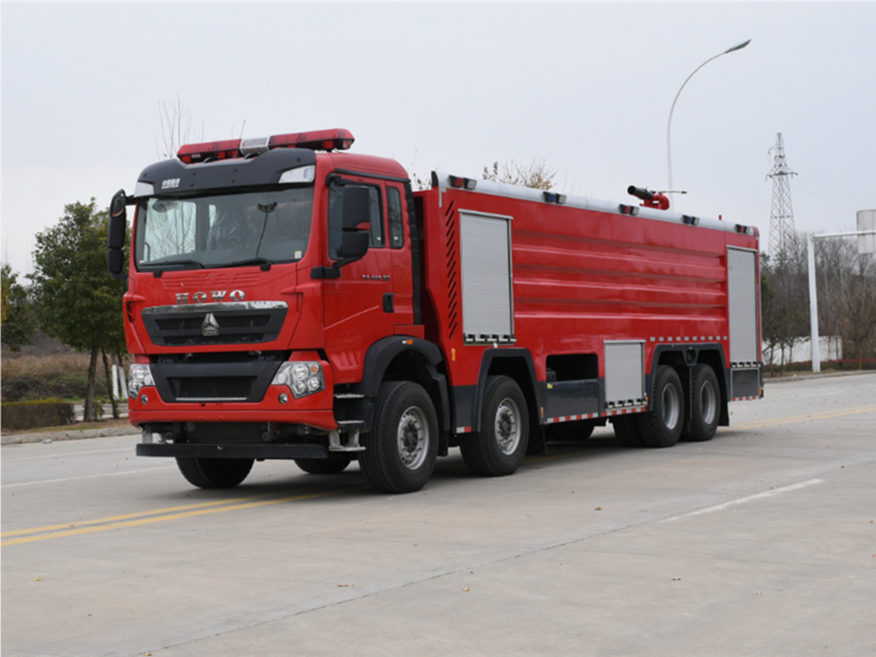 重汽豪沃24噸泡沫消防車