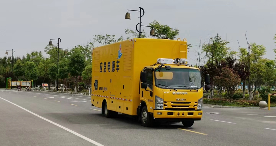 五十鈴3.8m軸距電源車(chē)120KW